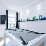Incredible 4bedroom In Salford, Game Room, Free Parking, Smart Tv