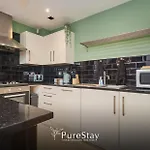 Fabulous House - 5 Beds Sleeps 8 - Free Parking - By Purestay Holiday home