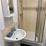 アパート Chic Trafford Apartment, Private Underground Parking, Fast Wi-fi, Self Check-in Anytime, 5 Mins To Old Trafford Stadium マンチェスター