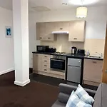 アパート Chic Trafford Apartment, Private Underground Parking, Fast Wi-fi, Self Check-in Anytime, 5 Mins To Old Trafford Stadium マンチェスター