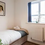 Luxury Sleeps 9 With Hot Tub & Pool Appartement *