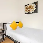 2 Min Walk Etihad Stadium & Coop Arena - 3br, Free Parking *