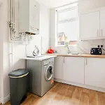 2 Min Walk Etihad Stadium & Coop Arena - 3br, Free Parking Daire