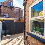 Stunning In Salford With Free Parking, Office, Pool & Ping Pong Table 別荘 マンチェスター