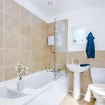 Stunning In Salford With Free Parking, Office, Pool & Ping Pong Table 別荘 *