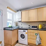 Stunning In Salford With Free Parking, Office, Pool & Ping Pong Table 別荘