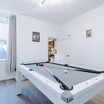 Stunning In Salford With Free Parking, Office, Pool & Ping Pong Table 別荘 *