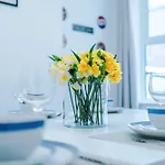 Stunning In Salford With Free Parking, Office, Pool & Ping Pong Table 別荘