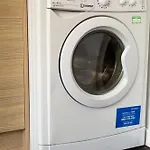 Chic Trafford Apartment, Private Underground Parking, Fast Wi-fi, Self Check-in Anytime, 5 Mins To Old Trafford Stadium * マンチェスター