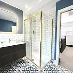 Bright 5 Bedroom House In Didsbury, Tatil Evi