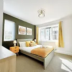Bright 5 Bedroom House In Didsbury, * Manchester