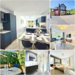 Bright 5 Bedroom House In Didsbury, Tatil Evi