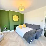 Tatil Evi Bright 5 Bedroom House In Didsbury, *