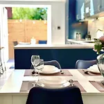 Tatil Evi Bright 5 Bedroom House In Didsbury,