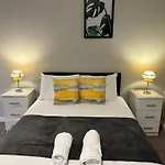 Beehosting Adelphi Wharf Apartahotel 4*