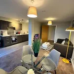 Beehosting Adelphi Wharf Apartahotel 4*