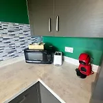Beehosting Adelphi Wharf 4*