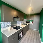 Beehosting Adelphi Wharf Apartahotel