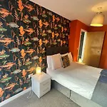 Beehosting Adelphi Wharf