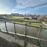 Beehosting Adelphi Wharf Apartahotel 4*