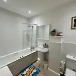 Casa de Férias Getaway - 3br Near Etihad & Ao Arena - Sleeps 6