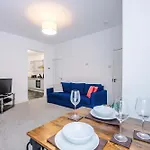Tatil Evi Bright & Comfy 4-bedroom House 10 Mins To By Rest&recharge