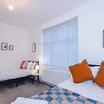 Bright & Comfy 4-bedroom House 10 Mins To By Rest&recharge Manchester