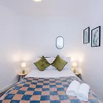 Bright & Comfy 4-bedroom House 10 Mins To By Rest&recharge Tatil Evi *