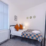 Tatil Evi Bright & Comfy 4-bedroom House 10 Mins To By Rest&recharge *