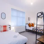 Tatil Evi Bright & Comfy 4-bedroom House 10 Mins To By Rest&recharge