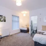 Tatil Evi Bright & Comfy 4-bedroom House 10 Mins To By Rest&recharge Manchester