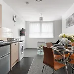 Trafford - Work & Leisure 아파트