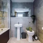 Stunning New 2-bed Flat In Perfect For Couples * Manchester