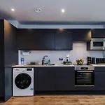 Stunning New 2-bed Flat In Perfect For Couples Daire *