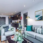 Daire Stunning New 2-bed Flat In Perfect For Couples *