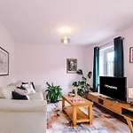 Tatil Evi Spacious & Bright 2-bed By 53 Degrees Property, Perfect For Couples With Parking & Garden