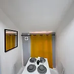Bright, Modern & Comfortable 2-bedroom *