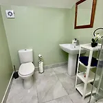 Bright, Modern & Comfortable 2-bedroom Daire *