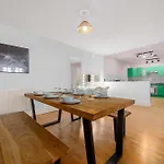 3 Bed Canal St Flat Sleeps 9 Centre