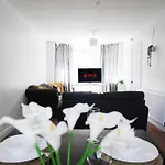 Tatil Evi Spacious 3Br Family Home Near Coop Live And Etihad Stadium - Free Parking! Manchester