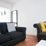 Tatil Evi Spacious 3Br Family Home Near Coop Live And Etihad Stadium - Free Parking! Manchester