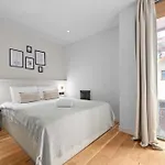 4 Bed Canal St Free Parking Holiday home