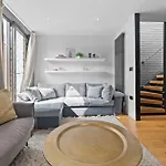 4 Bed Canal St Free Parking Holiday home Manchester