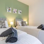 Retreat, Free Parking & Sleeps 5 * Manchester