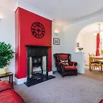 3 Bedroom In Prestwich 15 Mins From Centre Garden Free Parking Superfast Wifi Netflix *
