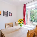 3 Bedroom In Prestwich 15 Mins From Centre Garden Free Parking Superfast Wifi Netflix