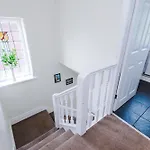 Hébergement de vacances 3 Bedroom In Prestwich 15 Mins From Centre Garden Free Parking Superfast Wifi Netflix