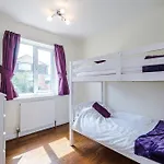 Hébergement de vacances 3 Bedroom In Prestwich 15 Mins From Centre Garden Free Parking Superfast Wifi Netflix *