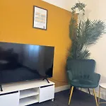 Budget Friendly Private - Free Parking Daire Manchester