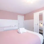 Budget Friendly Private - Free Parking * Manchester